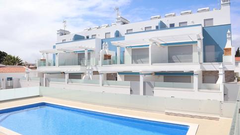 Book your stay in the Algarves , Portugal! - background banner